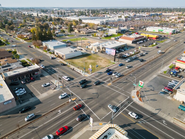 More Photos Of 7315 N Blackstone Ave, Fresno Freestanding For Lease