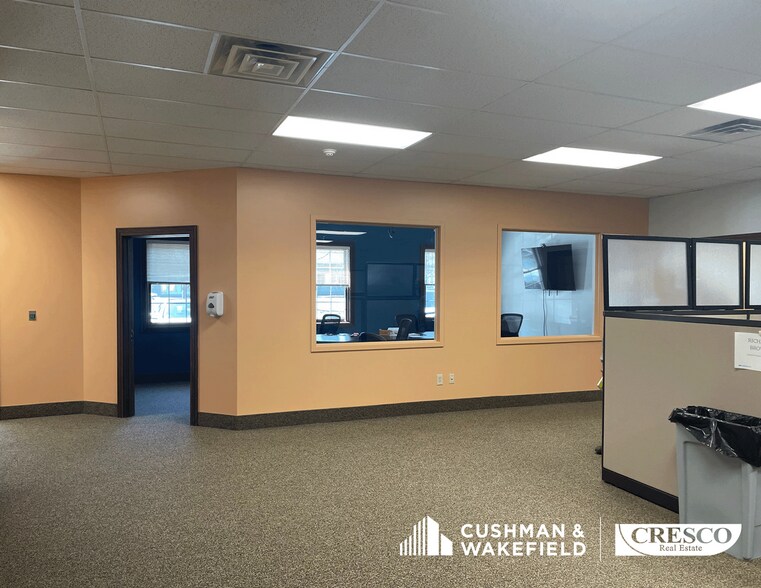 More Photos Of 5611 Hudson Dr, Hudson Office For Lease