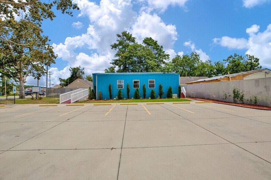 More Photos Of 2407 W 5th St, Lumberton Office For Sale