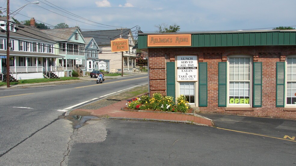 More Photos Of 559 Main St, Sturbridge Freestanding For Lease