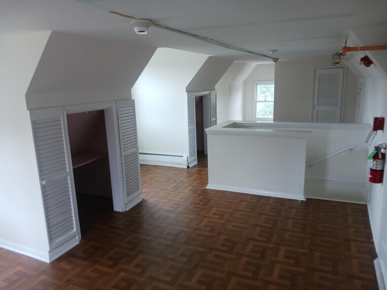 More Photos Of 5870 Easton Rd, Plumsteadville Unknown For Lease