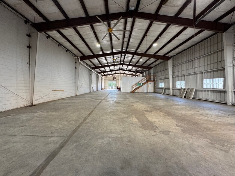 More Photos Of 126 Industrial Ave, New Orleans Warehouse For Lease