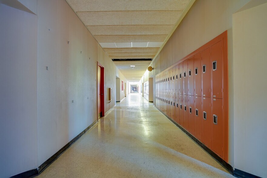 More Photos Of 275 Portsmouth Ave, Stratham Light Manufacturing For Sale