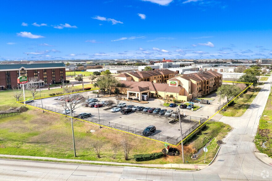 More Photos Of 9190 Gulf Fwy, Houston Hospitality For Sale