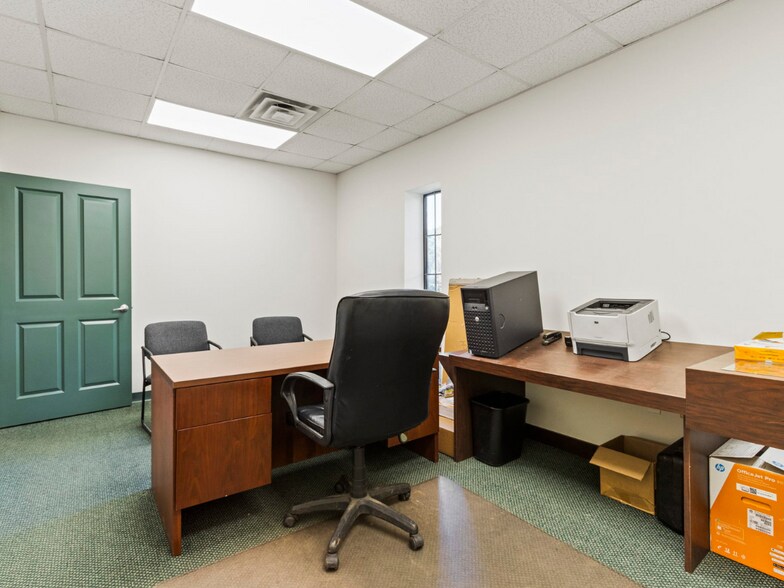 More Photos Of 673 Sandy Springs Rd, Piedmont Warehouse For Lease
