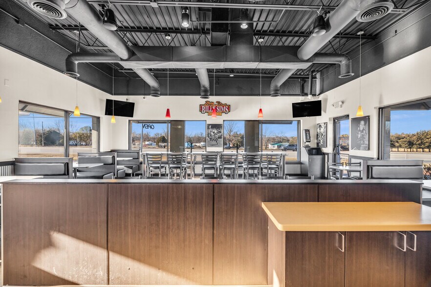 More Photos Of 13481 S State Highway 51, Coweta Fast Food For Sale