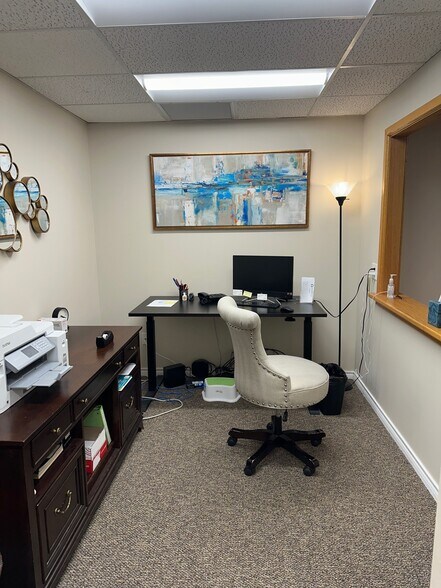 More Photos Of 8330-8350 Meadow Rd, Dallas Office For Sale