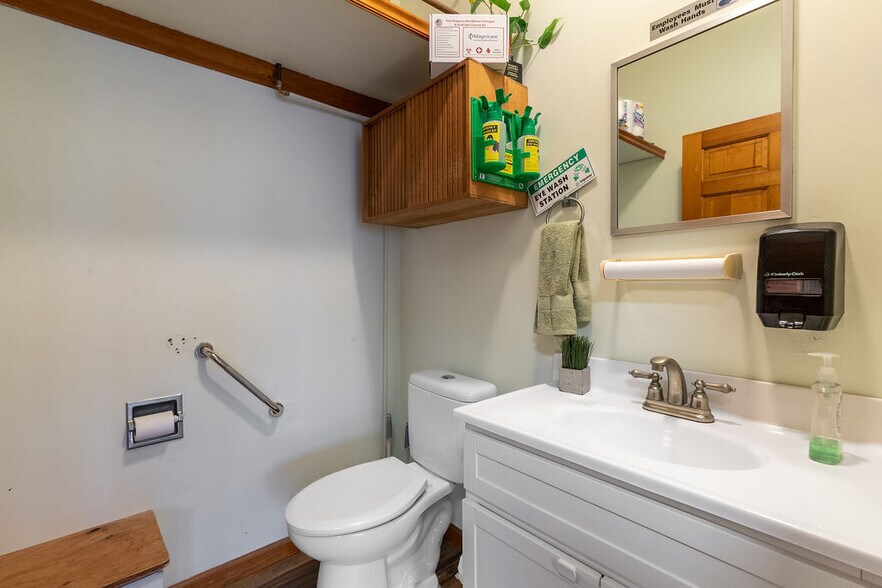 More Photos Of 6640 Lincoln Ave, Lockport Freestanding For Sale