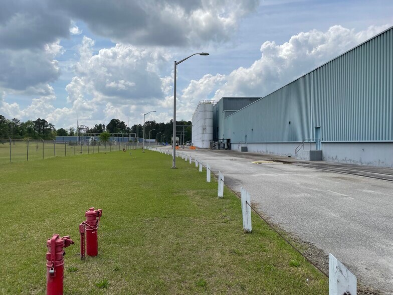 More Photos Of 248 Tupperware Rd, Hemingway Manufacturing For Sale