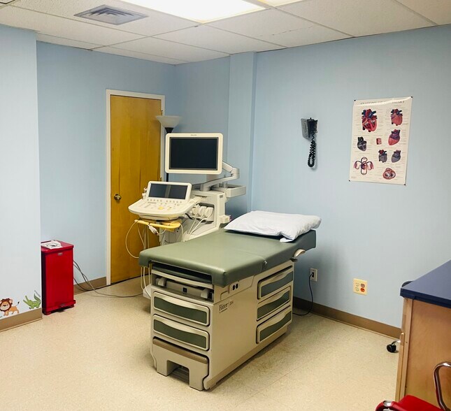 More Photos Of 2616 Sherwood Hall Ln, Alexandria Medical For Sale