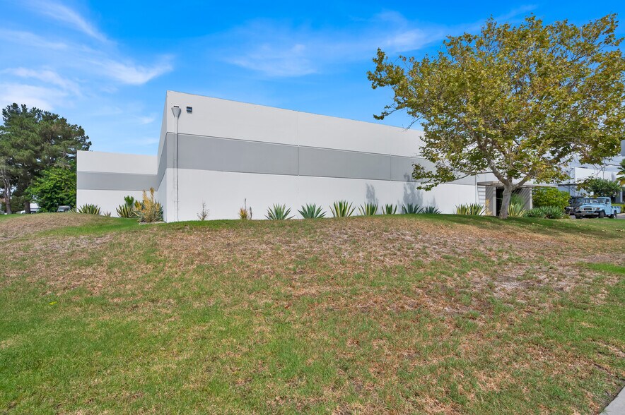 More Photos Of 23231 Vista Grande Dr, Laguna Hills Warehouse For Sale