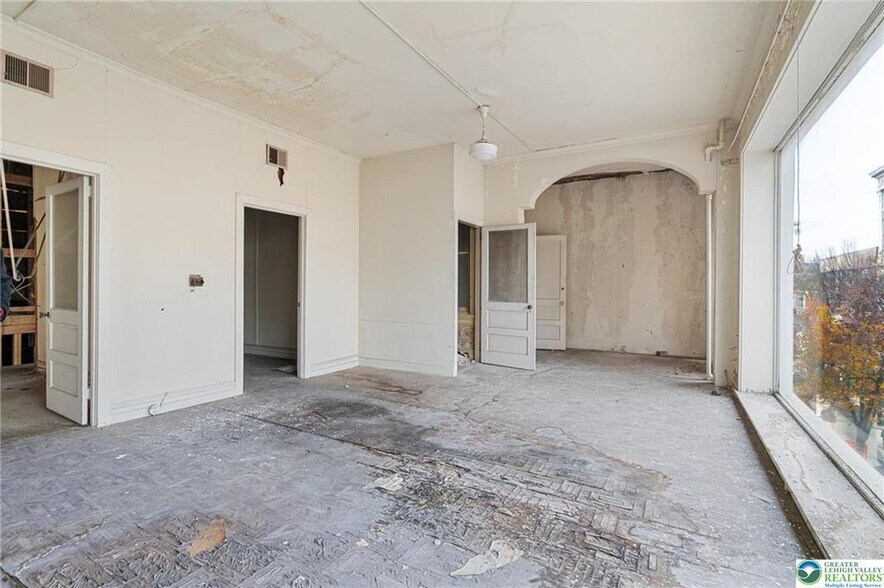 More Photos Of 926-928 W Hamilton St, Allentown Storefront Retail Office For Sale