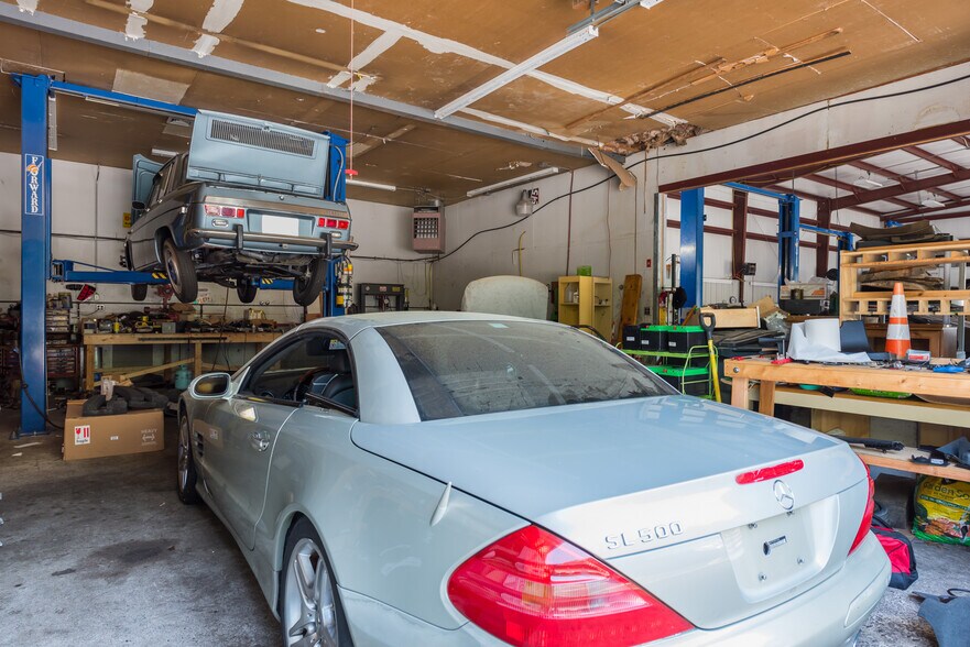 More Photos Of 7 Colonel Dr, Bourne Auto Repair For Sale