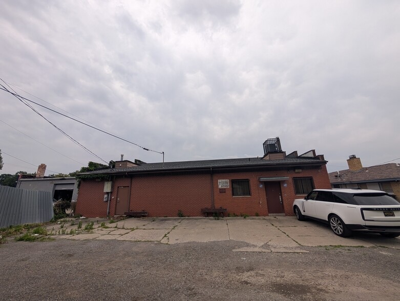 More Photos Of 10720 W 7 Mile Rd, Detroit Office For Sale