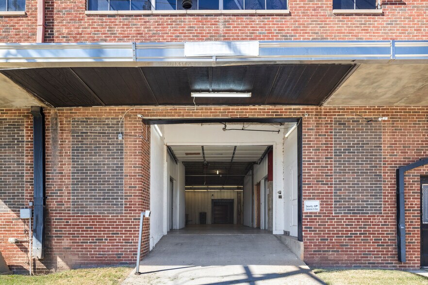 More Photos Of 11 NE 11th St, Oklahoma City Warehouse For Sale