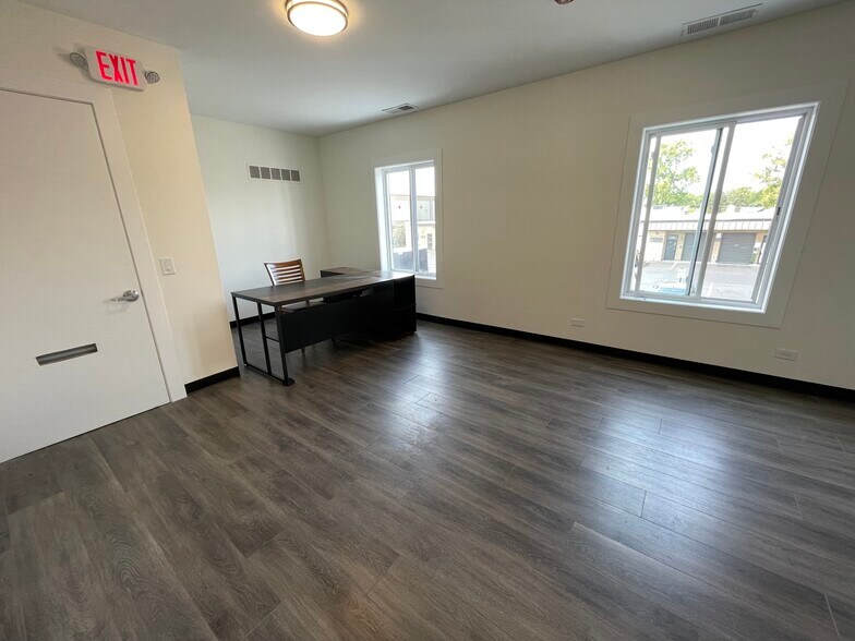 More Photos Of 1740 Waukegan Rd, Glenview Storefront Retail Office For Lease