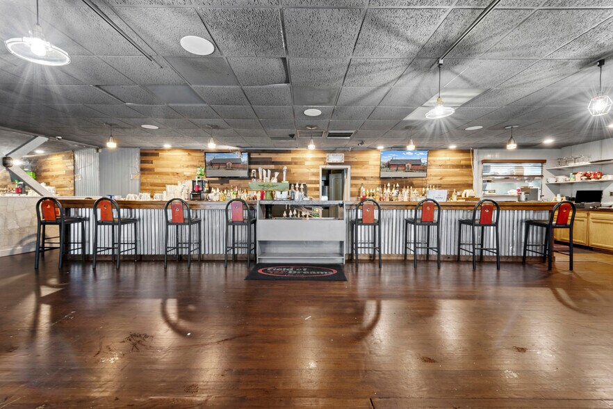 More Photos Of 1090 Rochester Rd, Troy Restaurant For Sale