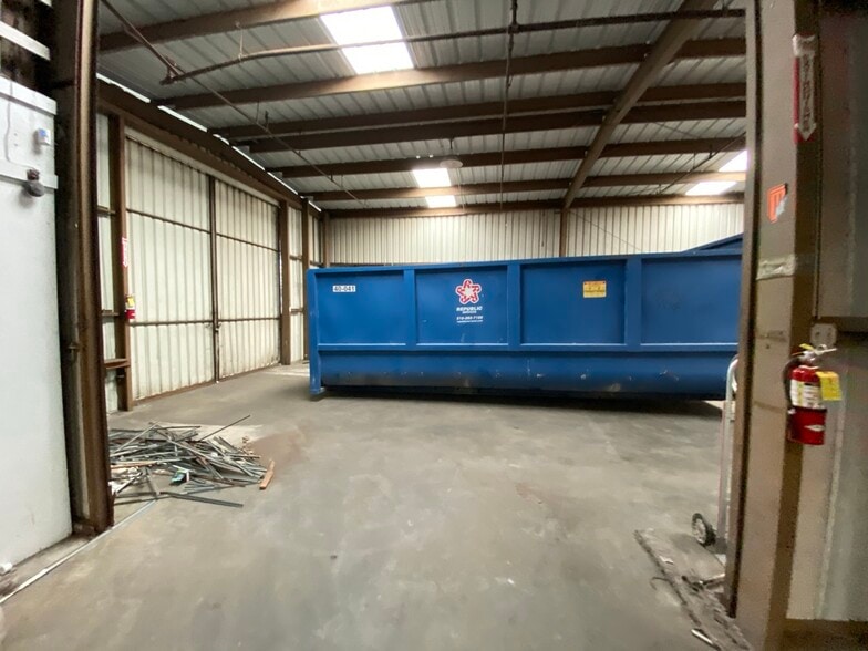 More Photos Of 691 S 31st St, Richmond Warehouse For Lease