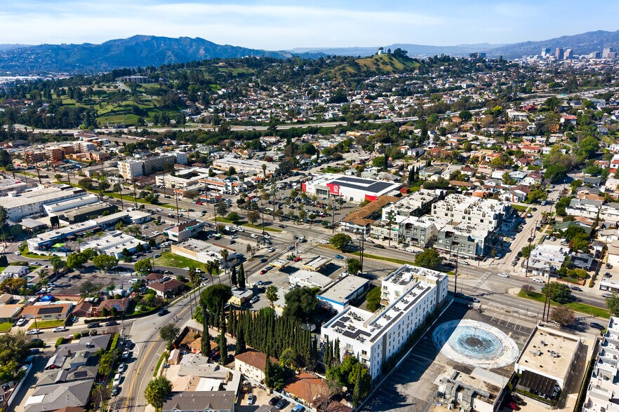 More Photos Of 4254 Eagle Rock Blvd, Los Angeles Veterinarian Kennel For Sale