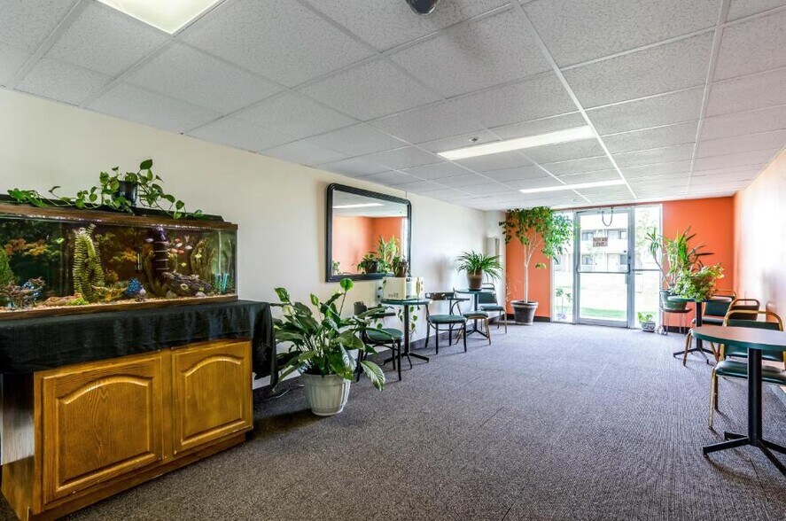More Photos Of 4817 S Lincoln Ave, York Hotel For Sale