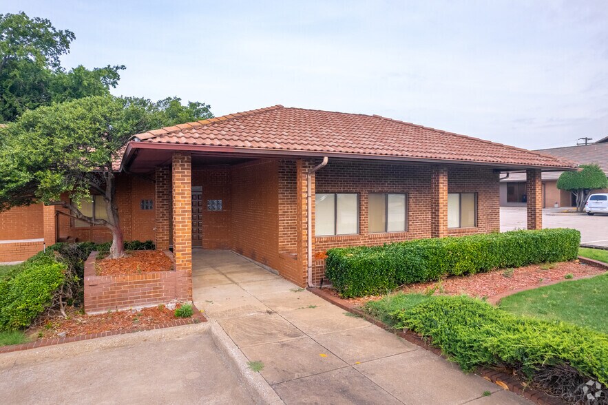 More Photos Of 1645 Dorchester Dr, Plano Medical For Lease