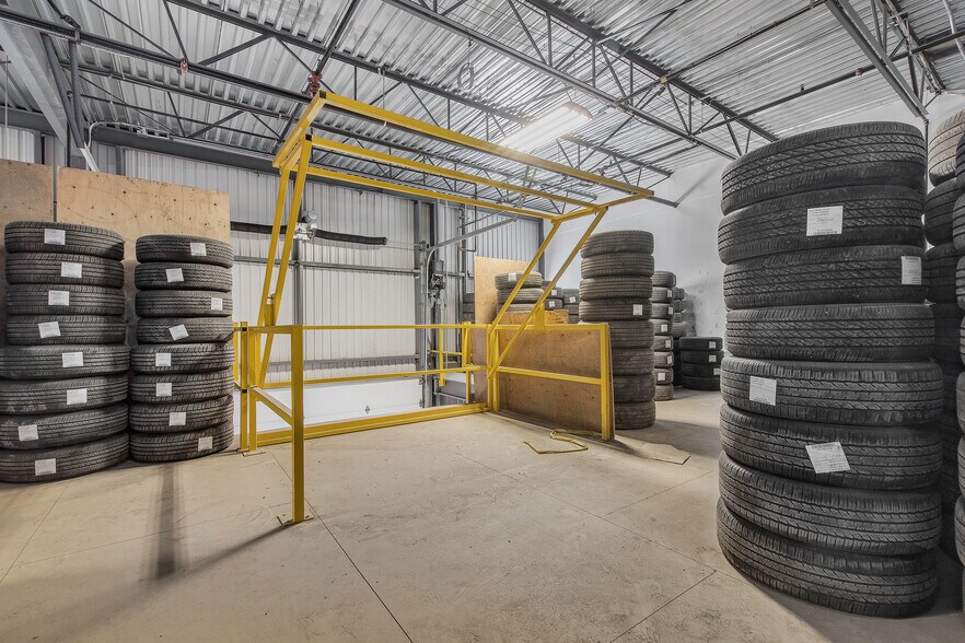 More Photos Of 14410 Rue Rolland-Desjardins, Mirabel Warehouse For Sale
