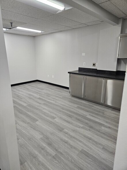 More Photos Of 2128 Espey Ct, Crofton Office For Lease