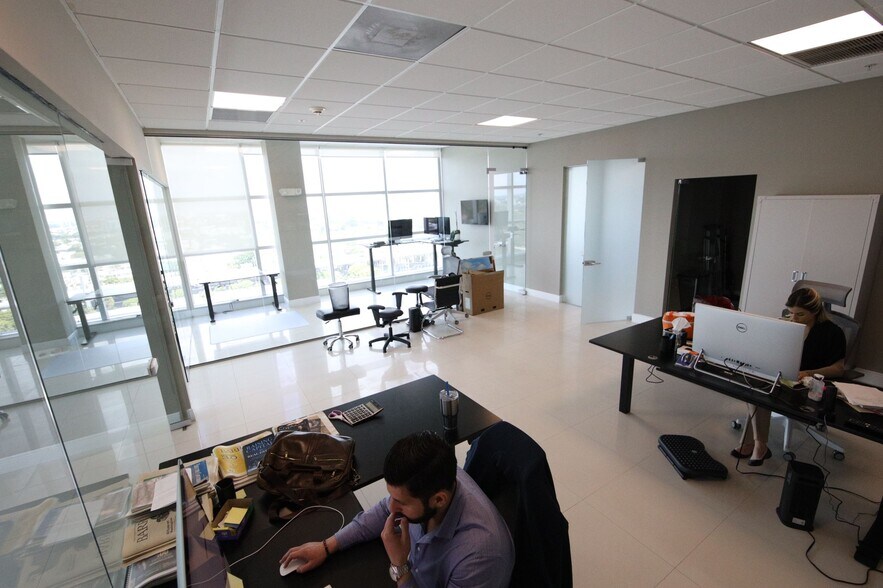 More Photos Of 175 SW 7th St, Miami Medical For Lease