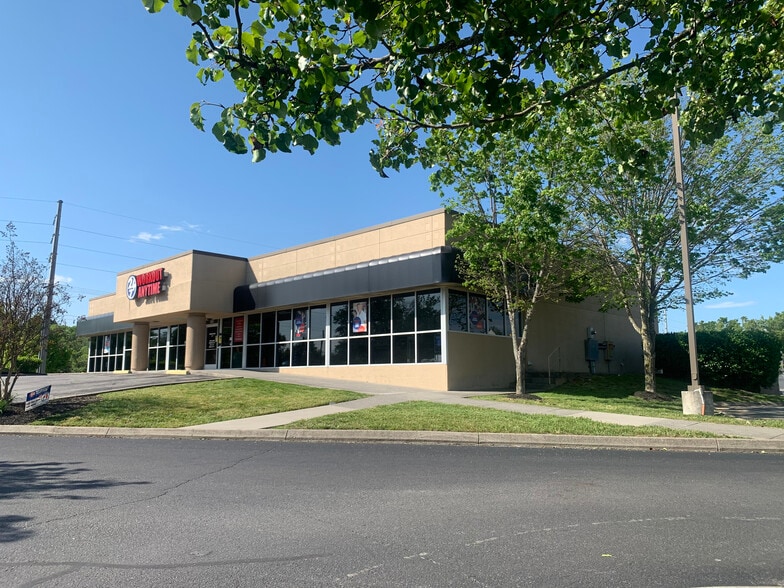 More Photos Of 1133-1135 Oak Ridge Tpke, Oak Ridge Storefront For Lease