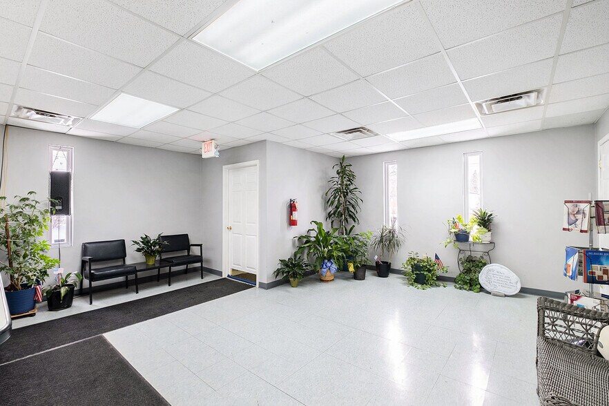 More Photos Of 2170 Lavelle Rd, Flint Flex For Sale