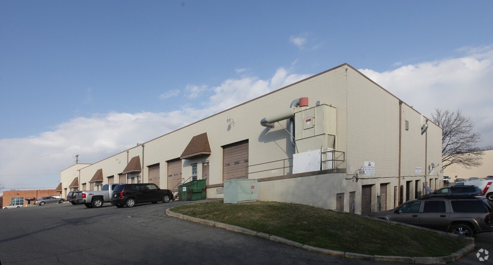 More Photos Of 1057-1099 Taft St, Rockville Warehouse For Lease