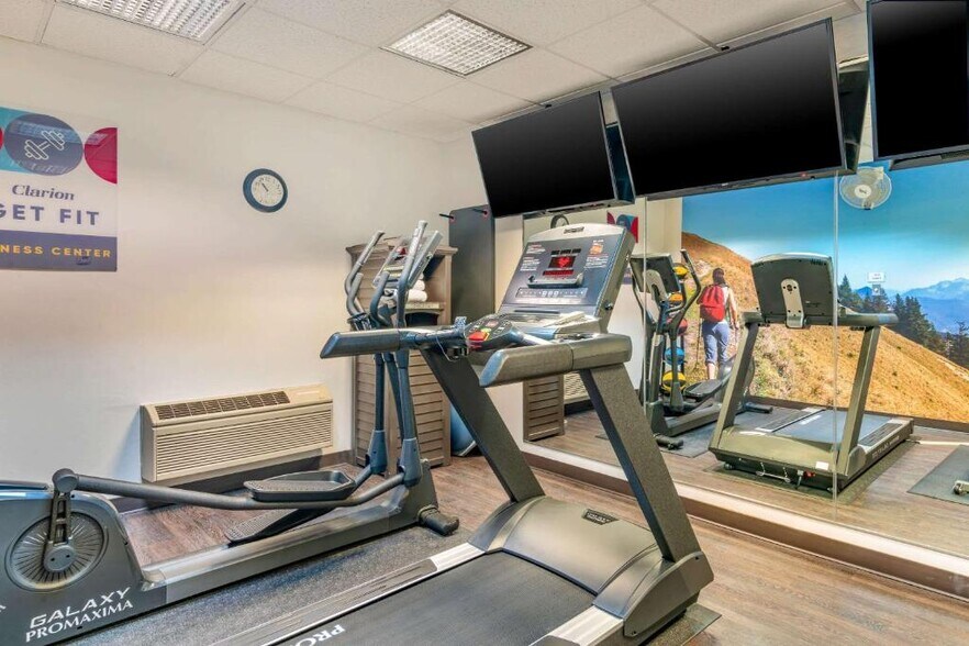 More Photos Of 1501 S Pacific Hwy, Medford Hotel For Sale