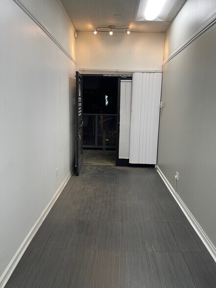 More Photos Of 13313-13321 Ventura Blvd, Sherman Oaks Office For Lease