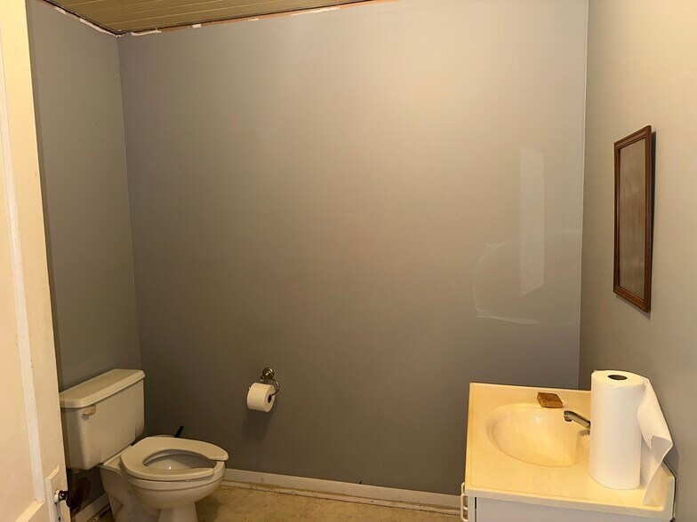 More Photos Of 1860 Atwood Dr, Pensacola Office For Sale