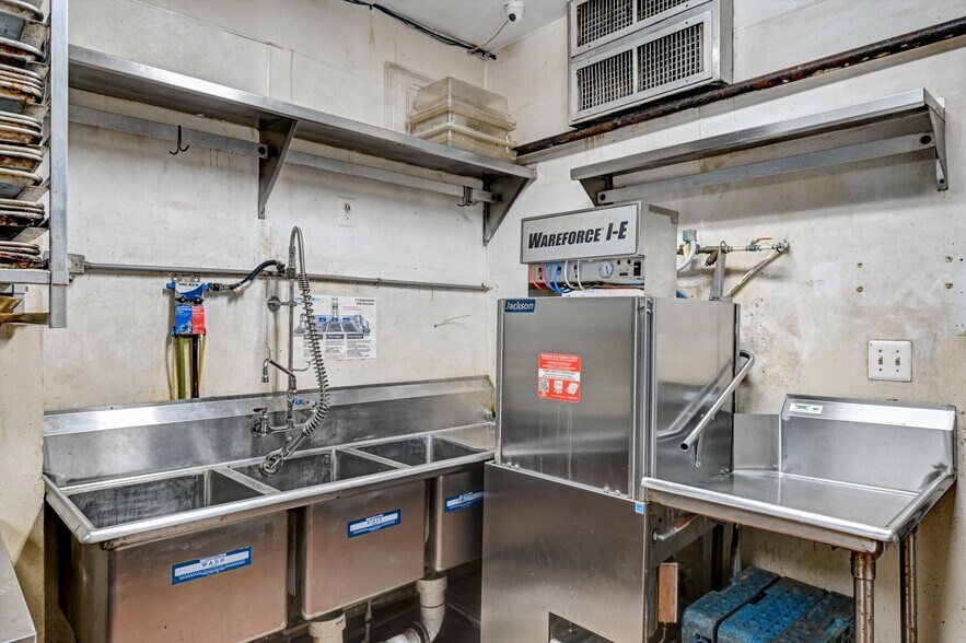 More Photos Of 15 E Centre St, Baltimore Bar For Sale