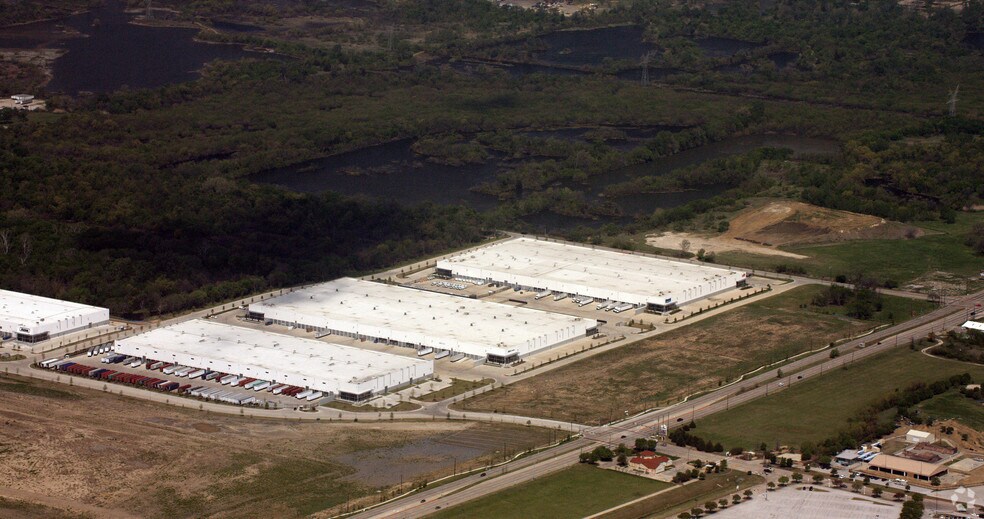 More Photos Of 2515 N Belt Line Rd, Grand Prairie Warehouse For Lease