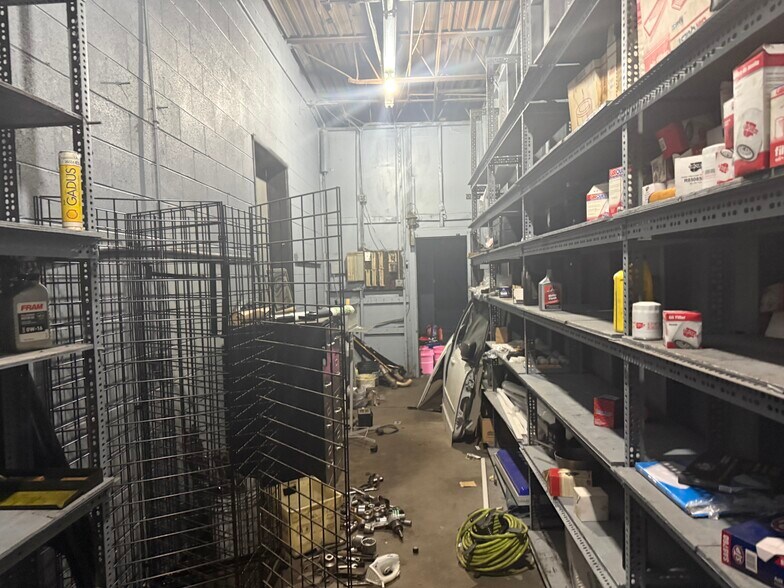 More Photos Of 140 W 3rd St, Washington Service For Lease