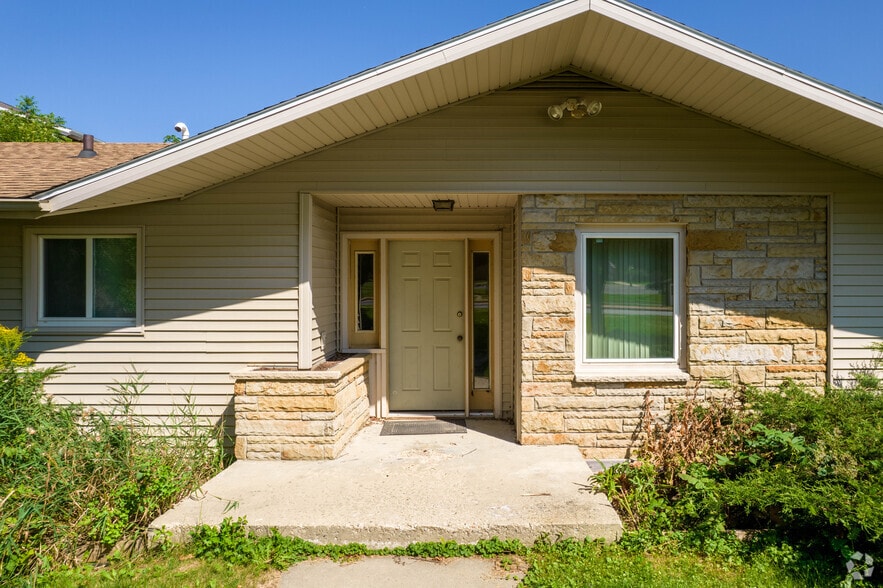 More Photos Of 803-805 N Main St, Verona Office Residential For Sale