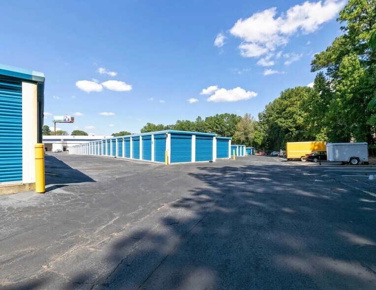 More Photos Of 1155 Powers Ferry Pl, Atlanta Self Storage For Lease