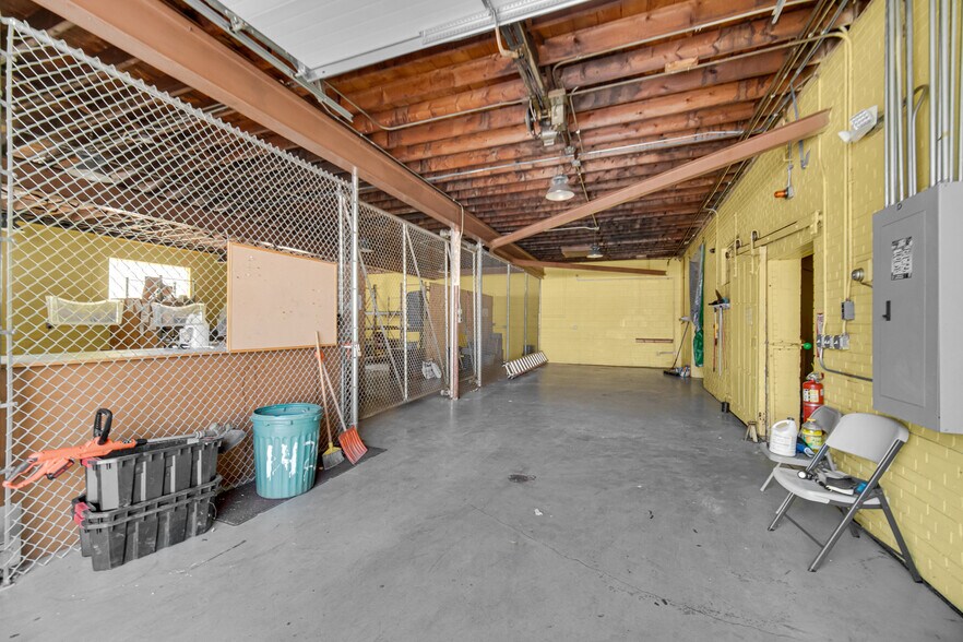 More Photos Of 7045 Calumet Ave, Hammond Light Distribution For Sale