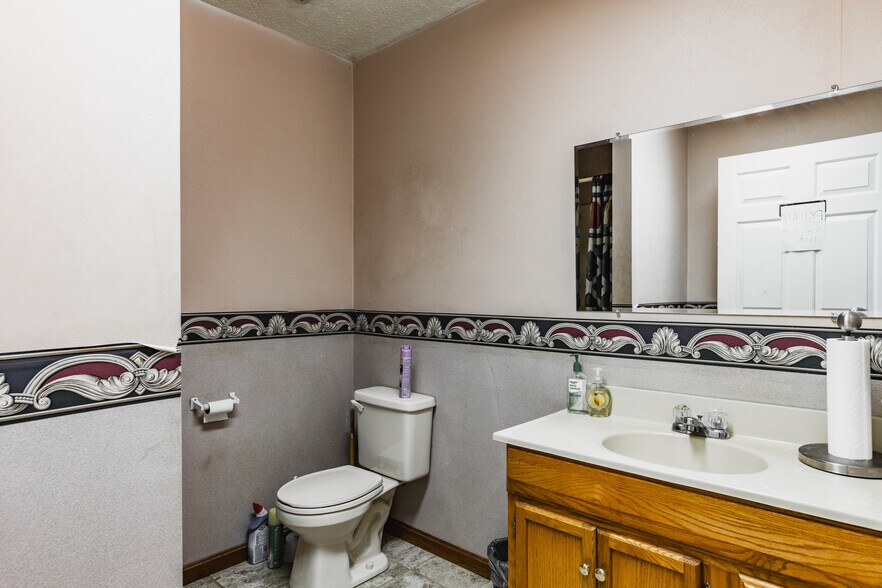 More Photos Of 800 Division St, Parkersburg Medical For Sale