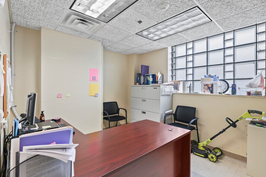 More Photos Of 1631 Main St, Niagara Falls Industrial For Sale