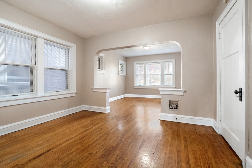 More Photos Of 4950 Winona Ave, Saint Louis Apartments For Sale