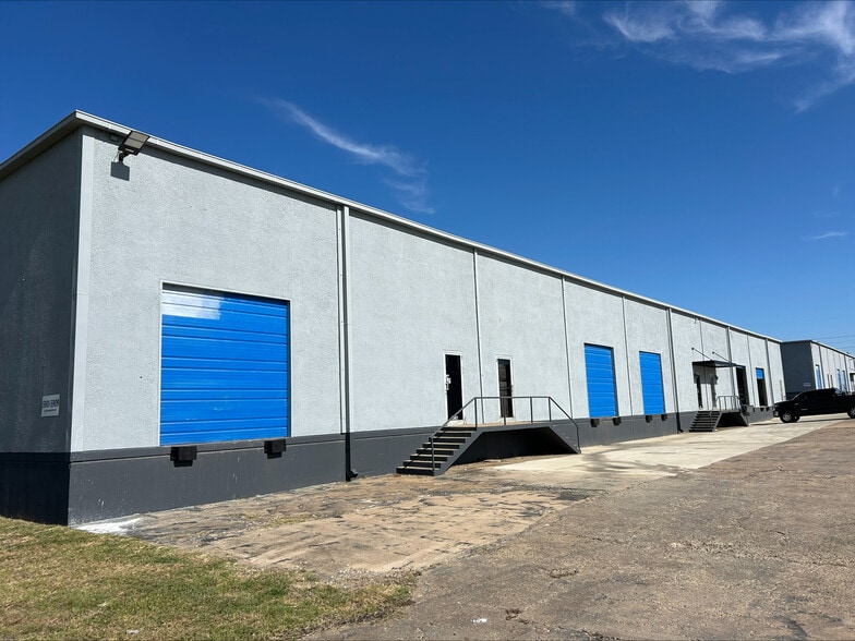 More Photos Of 5721 E Rosedale St, Fort Worth Unknown For Lease