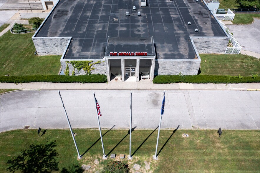 More Photos Of 1900 S Walnut St, Bloomington Manufacturing For Sale