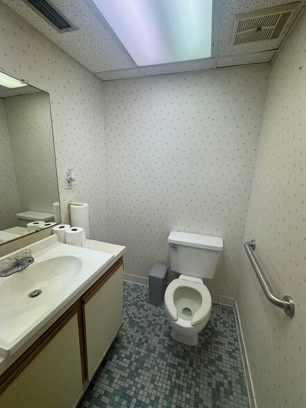 More Photos Of 6399 Haines Rd, Saint Petersburg Freestanding For Lease