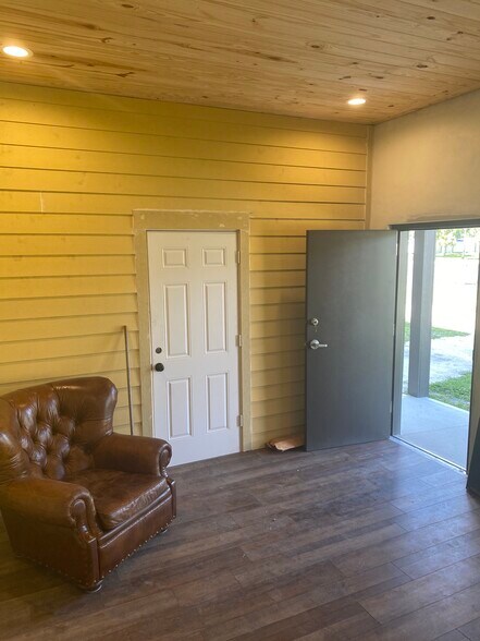 More Photos Of 153 S US Highway 1, Oak Hill Auto Repair For Sale