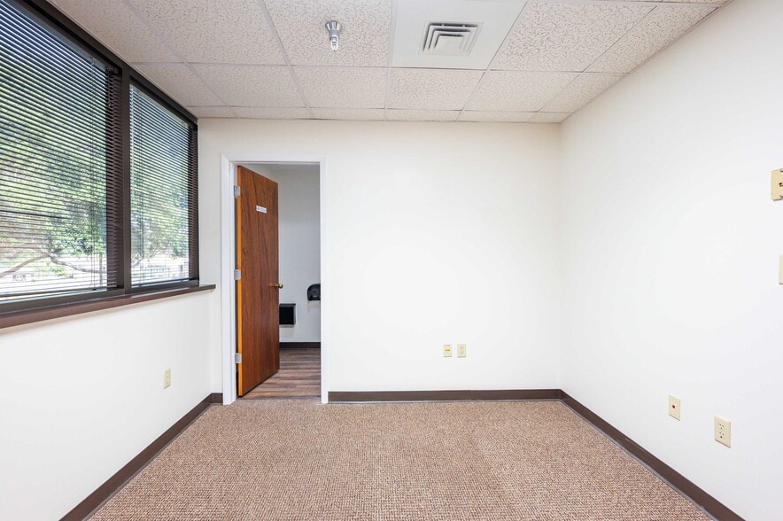 More Photos Of 6719 Gall Blvd, Zephyrhills Medical For Sale