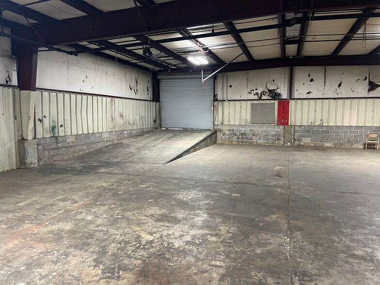 More Photos Of 320 South St, Perry Warehouse For Lease