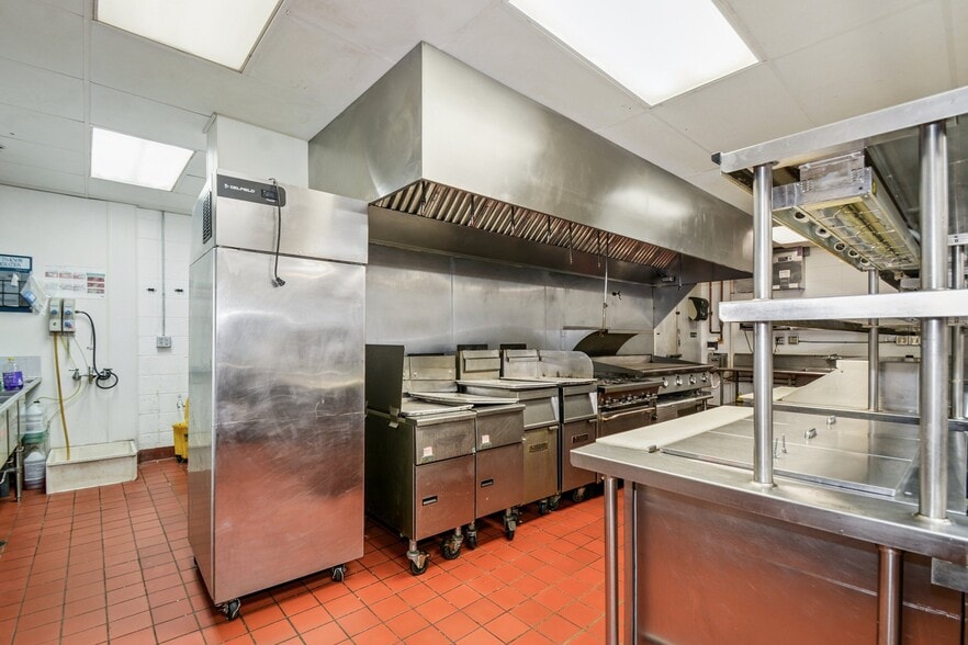 More Photos Of 1900 & 1924 Marshall St NE, Minneapolis Restaurant For Sale